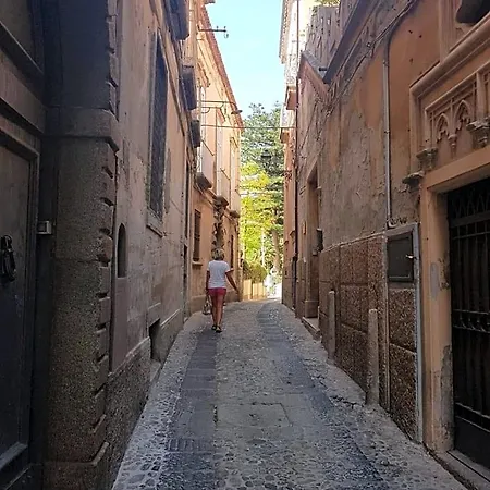 Il Vicolo Di לינה וארוחת בוקר 4*
